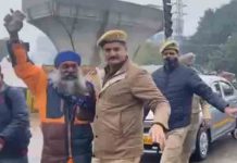 पंजाब में BJP के प्रदर्शन में निहंग ने किया ऐसा काम कि भड़के भाजपा नेता, माहौल तनावपूर्ण, देखें demonstration