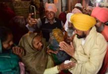 संत गुरु रविदास की जन्म स्थली पर पहुंचे CM Channi, चन्नी के इस अंदाज ने जीता रविदास समाज का दिल offers