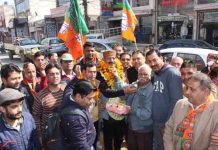 स्पोर्टस मार्किट बस्ती नौ में Mohinder Bhagat ने किया डोर-टू-डोर प्रचार, खेल कारोबारियों का मिला साथ, बोले-इस बार ईमानदारी प्रत्याशी को ही बनाएंगे वैस्ट हलके का MLA did