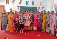 डिप्स स्कूल में मदर्स के लिए आयोजित की गई वर्कशाप Workshop