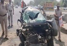 बड़ा हादसा! जालंधर में फ्लाई ओवर से गिरी कार, संत निरंकारी मंडल, ब्रांच परागपुर के संयोजक विवेक चौधरी का निधन, पत्नी और बच्चे गंभीर घायल fly
