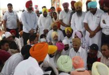 Sidhu Moosewala के घर पहुंचे CM Bhagwant Mann, AAP के इस MLA का गांव मूसा में जब्रदस्त विरोध बैरंग लौटाया village