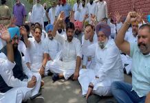 पुलिस ने PPCC प्रधान राजा वड़िंग को मारे धक्के, हिरासत में लिए कांग्रेस के बड़े नेता, जानें वजह protested