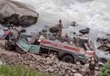 बड़ा हादसा! ITBP जवानों को ले जा रही बस 200 फीट नीचे नदी में गिरी, 6 की मौत chandanwari