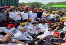 Video : पंजाब के मंत्रियों, MLA व वर्करों पर दिल्ली में लाठीचार्ज, कई घायल, मंत्री, विधायक हिरासत में, CM Bhagwant Mann ने कही ये बात जानें पूरा मामला stopped