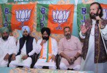 …जब बैठक बन गई जनसभा! हंस राज हंस ने इंद्र इकबाल सिंह अटवाल के लिए मांगे वोट hans