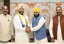 Jalandhar lok Sabha by-election : पंजाब के इस पूर्व कांग्रेसी मंत्री के घर ‘आप’ की सेंधमारी, पूर्व मंत्री के पारिवारिक सदस्य को जॉइन करवाया jalandhar