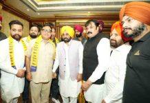 जालंधर उपचुनाव: दिन-ब-दिन मजबूत होती जा रही है आम आदमी पार्टी, CM मान की मौजूदगी में जालंधर के प्रमुख नेताओं ने थामा ‘आप’ का दामन jalandhar