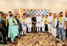 जालंधर के विभिन्न संगठनों पर क्षेत्र के गणमान्यों लोगों ने पकड़ा ‘आप’ का झाडू aam