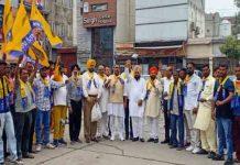 जालंधर के गुरु रविदास चौक में विभिन्न संगठनों के नेताओं व अन्य लोगों ने पकड़ा ‘आप’ का झाड़ू aam