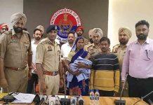बड़ी सफलता! 6 माह की बच्ची की किडनैपिंग केस 24 घण्टे में ट्रेस, महिला समेत 3 अरेस्ट, इस वजह से किया था बच्ची का अपहरण, CP Kuldip Chahal ने बच्ची परिजनों को सौंपी 6