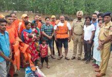 जालंधर देहात पुलिस ने ऐसे बचाई बाढ़ में फंसे 39 लोगों की जान, SSP मुखविन्द्र भुल्लर ने लोगों से की ये अपील jalandhar