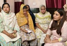 अनमोल गगन मान द्वारा स्वर्गीय हरमीत सिंह और हरप्रीत सिंह के परिवार की 4-4 लाख रुपए से वित्तीय मदद anmol