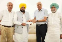 पंजाब – बाढ़ प्रभावित लोगों की मदद के लिए आगे आया राधा स्वामी सत्संग डेरा ब्यास, CM Bhagwant Mann को दिया इतने करोड़ का चैक dera