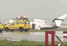 मुंबई एयरपोर्ट के रनवे पर क्रैश हुआ प्राइवेट जेट, दो टुकड़े हुई फ्लाइट charter