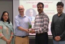 DAV University यूनिवर्सिटी में अमेरिकी स्कॉलर डॉ. पैट्रिक कॉर्बेट ने AI के प्रभाव पर दिया गेस्ट लैक्चर dav