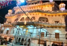 Golden Temple में पहुंचे 2 लाख श्रद्धालु, देसी घी के एक लाख दीये जलाए, आतिशबाजी, देखें मनमोहक दृष्य golden