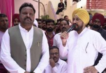 जालंधर : वाल्मीकि समाज के नेता राजेश भट्टी के घर पहुंचे पूर्व CM चन्नी, MLA बावा हैनरी, माहौल देख चन्नी ने कही ये बात congress