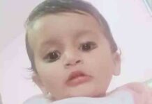 दर्दनाक हादसा! खेलते हुए पानी की बाल्टी में सिर के बल गिरा सवा साल का मासूम, मौ=त falls