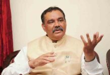 BJP में सुलगी चिंगारी! पूर्व मंत्री Vijay Sampla के FB अकाउंट से ‘Modi ka Pariwar’ गायब, छिड़ी ये चर्चा