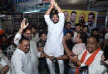 अरविंद केजरीवाल को बेल मिलने पर रॉबिन सांपला ने जालंधर वेस्ट में बांटे लड्डू, बजाए ढोल, डाला भांगड़ा