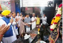 हनुमान, शनिदेव मंदिर माथा टेक कर गरजे अरविंद केजरीवाल, BJP को मिल रही हैं सिर्फ इतनी सीटें, योगी की होगी छुट्टी, 400 तो छोड़ो, बेड़ा भी नहीं होगा पार : भगवंत मान hanuman