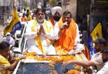 राज्यसभा सांसद संजय सिंह ने अशोक पराशर पप्पी के पक्ष में किया रोड शो, मोदी सरकार झूठ का पुलिंदा है, किसानों से किया हर वायदा निकला झूठा – संजय सिंह rajya
