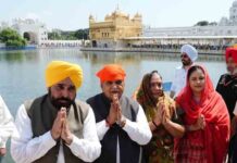 राज्यपाल और मुख्यमंत्री श्री हरमंदिर साहिब और श्री दुर्ग्याणा मंदिर में हुए नतमस्तक ; प्रदेश की तरक्की और खुशहाली के लिए की प्रार्थना governor