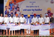 CM Bhagwatn Mann ने Indian Hockey Team के पंजाबी खिलाड़ियों का नकद इनाम देकर किया सम्मान cm