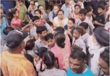 Ludhiana – स्कूल टीचर ने छात्रों को पीटा, छात्र बोले – मैडम पर भूत का साया, छात्रों के अभिभावकों का जब्रदस्त प्रदर्शन jamal