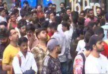 इंतजार खत्म… iPhone 16 की बिक्री शुरू, क्रेज़ी हुए लोग, एप्पल स्टोर पर लगी हज़ारों की भीड़, देखें वीडियो 16