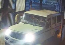 जालंधर के पॉश कालोनी वसंत विहार में गुंडागर्दी, बलैरो में आए बदमाशों ने सिक्योरिटी गार्ड से की मारपीट, वारदात CCTV कैमरे में कैद security