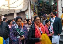 जालंधर – वार्ड नंबर 71 में सलिल बाहरी की पत्नी कांग्रेसी प्रत्याशी रजनी बाहरी के समर्थन की हवा, MLA बावा हैनरी ने किया डोर टू डोर प्रचार rajni