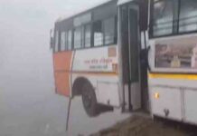 जालंधर में बड़ा बादसा! हाईवे पर दो बसों में भीषण टक्कर, फ्लाई ओवर पर हवा में लटक गई बस phillaur