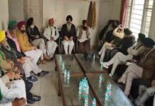 हरियाणा-पंजाब के शंभू और खनौरी बॉर्डर पर आंदोलनकारी किसानों के समर्थन में संयुक्त किसान मोर्चा khanauri