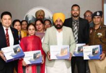 CM Bhagwant Mann द्वारा Ludhiana में डिजिटल शिक्षा पहल की शुरुआत, स्टूडेंट्स को वितरित किए लैपटॉप cm