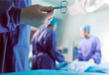 यूट्यूब देख युवक बना डाक्टर! पेट में हुआ दर्द तो किया खुद का ऑपरेशन, लगाए 11 टांके, जानें फिर क्या हुआ… man