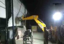 Video : शंभू और खनौरी बॉर्डर पर पुलिस एक्शन! सड़कों पर लगे टेंट और स्टेज पर चला बुलडोज़र, कब खुलेगा नैशनल हाईवे, जानें farmer