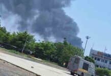 अहमदाबाद में प्लेन क्रैश, रिहायशी ईलाके में गिरा यात्री विमान, 242 यात्री हैं सवार Plane