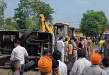 होशियारपुर में दर्दनाक हादसा! तेज रफ्तार बस बीच सड़क पलटी, 7 लोगों की मौत accident