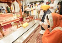 सीएम भगवंत मान ने टिल्ला बाबा शेख़ फ़रीद पर माथा टेका, लोगों से महान सूफ़ी संत के दिखाए रास्ते पर चलने की अपील cm