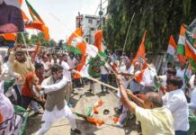 Big Breaking : BJP-कांग्रेस वर्कर्स में ‘झंडों-डंडों’ से युद्ध, जमकर मारपीट, तोड़फोड़, वीडियो bjp