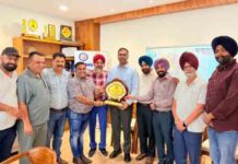 जालंधर – माडल टाऊन मार्किट वेलफेयर एसोसिएशन ने IAS गौतम जैन को यादगारी चिन्ह भेंट कर किया सम्मानित model