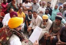 CM Bhagwant Mann ने नाव से फिरोज़पुर के बाढ़ प्रभावित क्षेत्रों का दौरा किया ; केंद्र सरकार से प्राकृतिक आपदाओं के कारण हुए नुकसान का मुआवज़ा बढ़ाने की मांग की cm