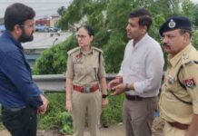 मूसलाधार बारिश के बीच लगातार फील्ड में हैं CP धनप्रीत कौर और DC हिमांशु अग्रवाल, हाईवे पर अधिकारियों को दिए ये निर्देश cp