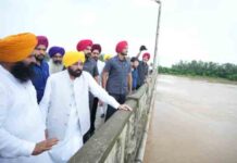 होशियारपुर के बाढ़ग्रस्त क्षेत्रों में पहुंचे CM भगवंत मान, राहत और बचाव कार्यों का लिया जायजा stock