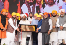 CM भगवंत मान और अरविंद केजरीवाल की ओर से सर्व धर्म सम्मेलन के दौरान विश्व भर के धार्मिक नेताओं के साथ नौवें पातशाह श्री गुरु तेग बहादुर जी को श्रद्धा एवं सम्मान भेंट cm