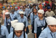 सोमरसेट इंटरनेशनल स्कूल में छात्रों द्वारा श्री गुरु नानक देव जी के प्रकाशोत्सव के उपलक्ष्य में करवाया श्री सुखमणि साहिब का पाठ