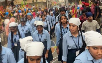 सोमरसेट इंटरनेशनल स्कूल में छात्रों द्वारा श्री गुरु नानक देव जी के प्रकाशोत्सव के उपलक्ष्य में करवाया श्री सुखमणि साहिब का पाठ