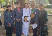 ‘एच.एम.वी. कॉलेजिएट स्कूल की छात्राओं ने फूड एण्ड न्यूट्रीशियन शो में सांत्वना पुरस्कार प्राप्त किया’